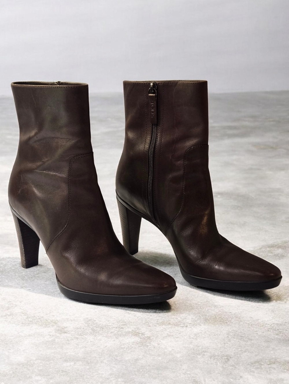 Tod’s Brown Leather Ankle Boots Block Heel Made in‎ Italy Size 9